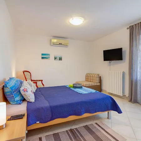 In 53747 Apartment