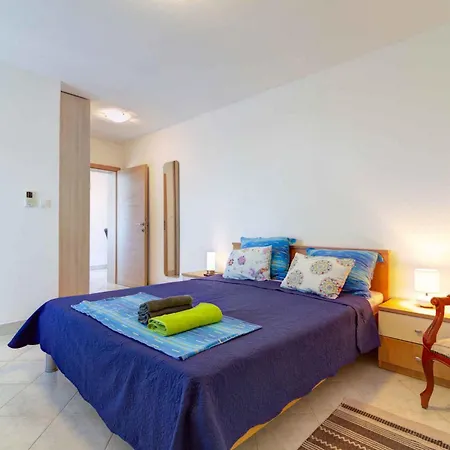 Apartament In 53747 Novi Vinodolski